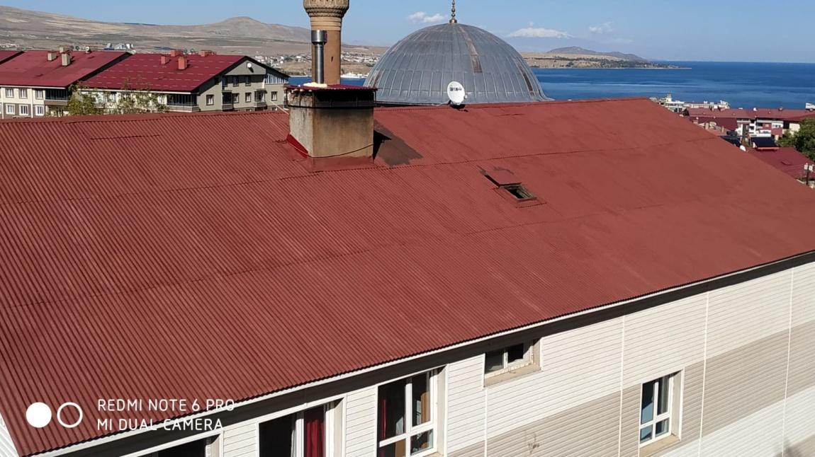 Okul çatımız onarılıp yenilendi.